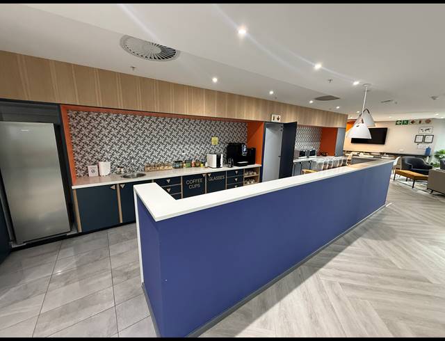 1,770M² OFFICE TO LET IN SANDOWN